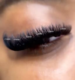 Luxe Semi-Permanent Lashes image 4